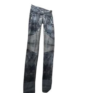 Niyama Sol camo leggings size small distressed jean look stretchy yoga feel
